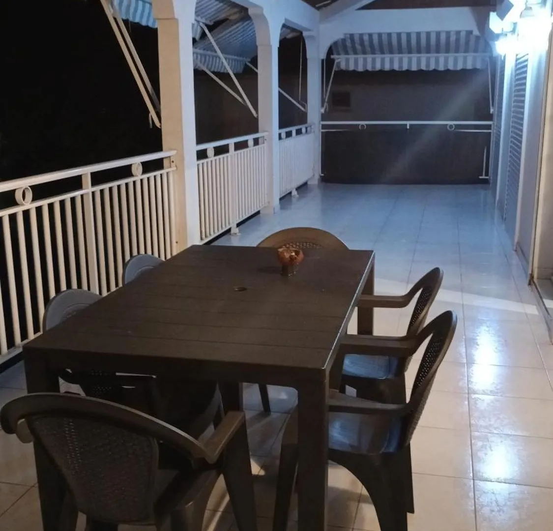 Villa 4 P, 3 Chambres, Avec Jardin Ti'Kaz Groot Rivière-Salée Nyaraló